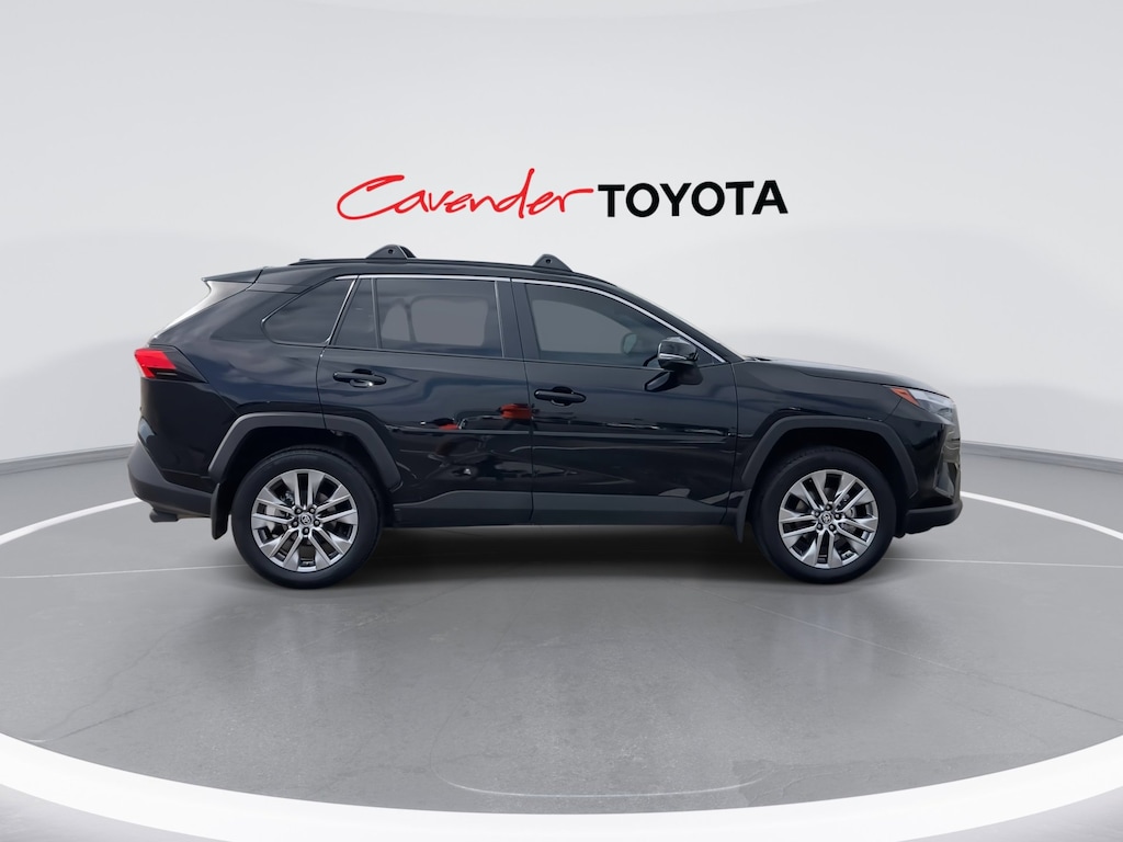 2025 Toyota RAV4 XLE Premium photo 7