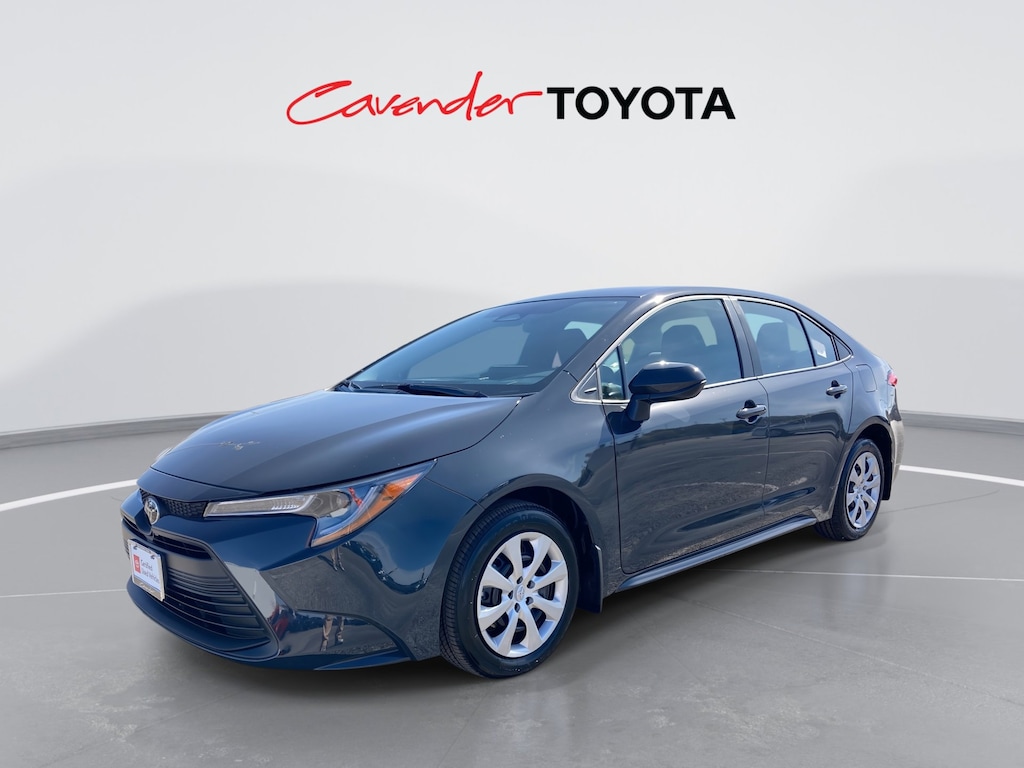 2026 Toyota Corolla LE photo 2