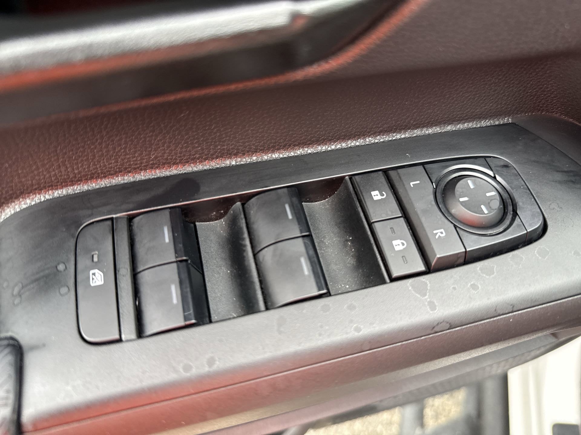 2024 Toyota Tacoma SR5 - Photo 15