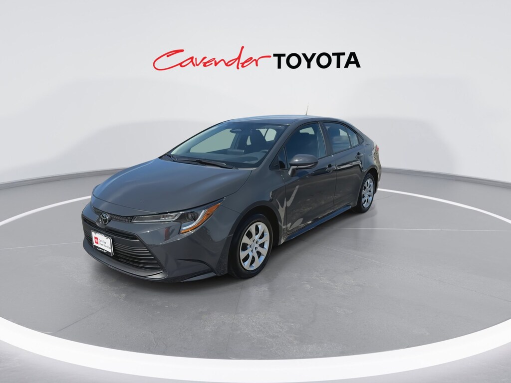 2025 Toyota Corolla LE photo 3