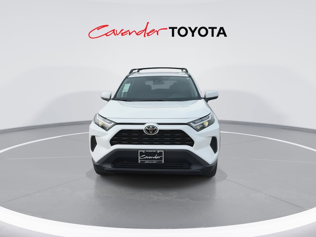 2025 Toyota RAV4 XLE photo 3