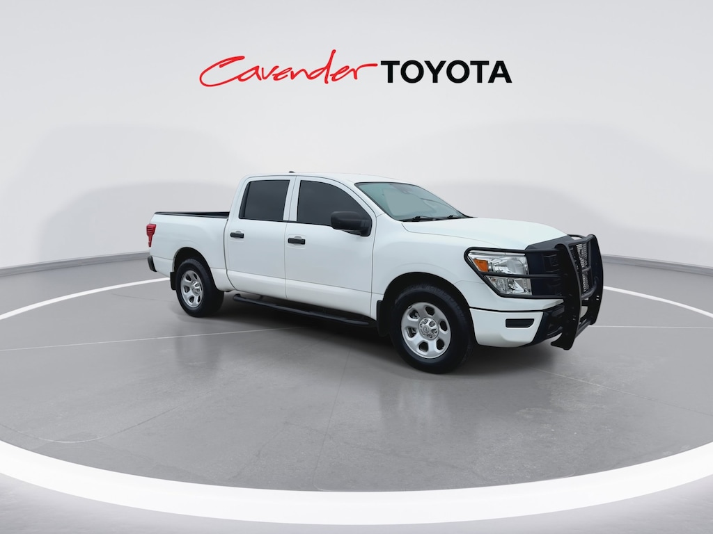 2023 Nissan Titan S photo 2