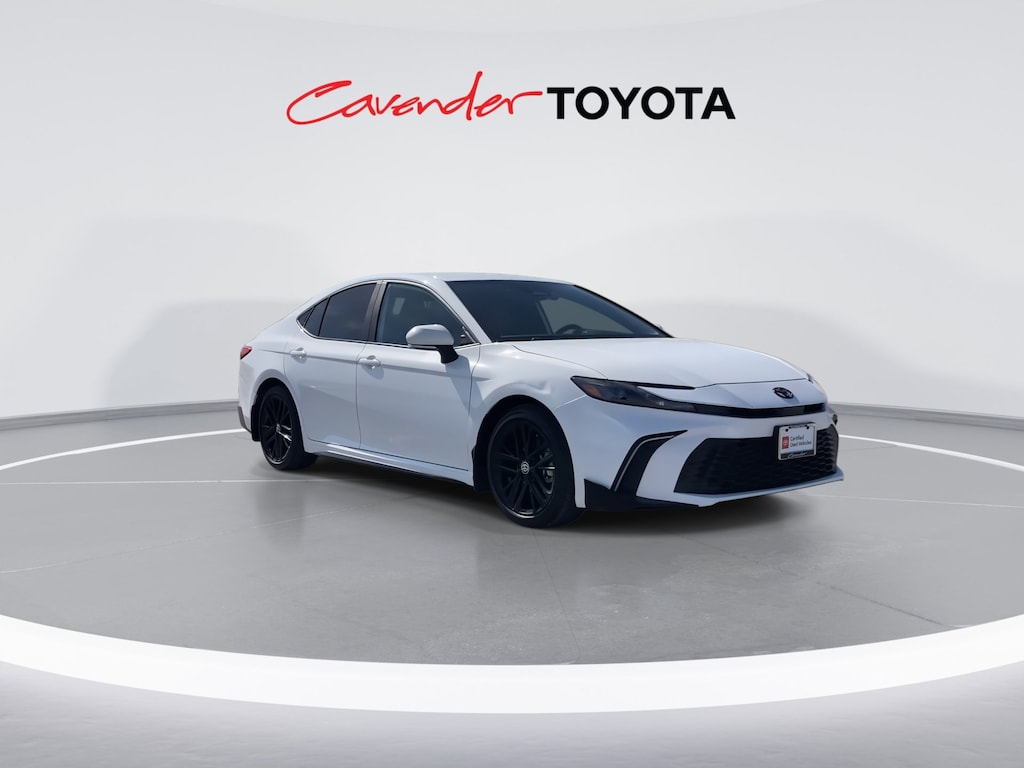 2025 Toyota Camry SE photo 3
