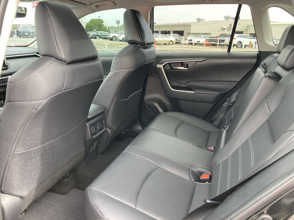 2025 Toyota RAV4 XLE Premium photo 22