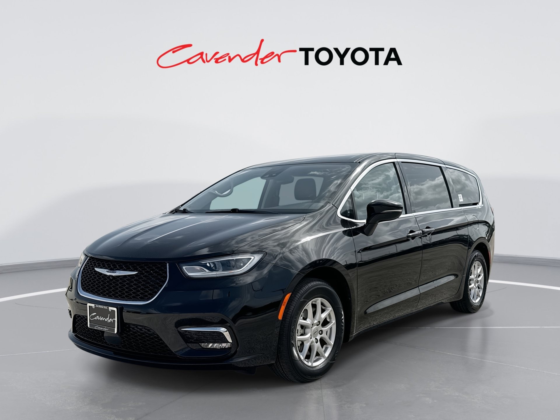 2024 Chrysler Pacifica Touring L's photo