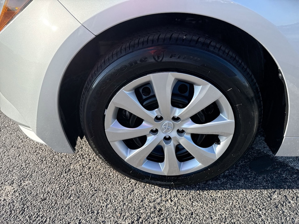 2025 Toyota Corolla LE photo 18