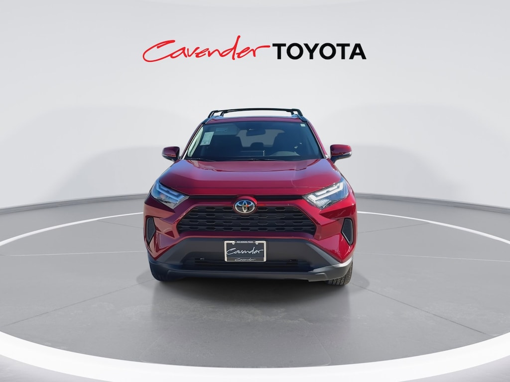 2025 Toyota RAV4 XLE photo 3