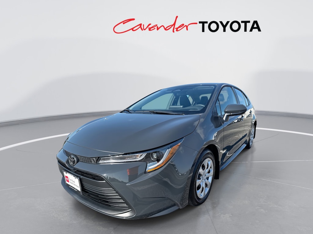 2025 Toyota Corolla LE photo 2