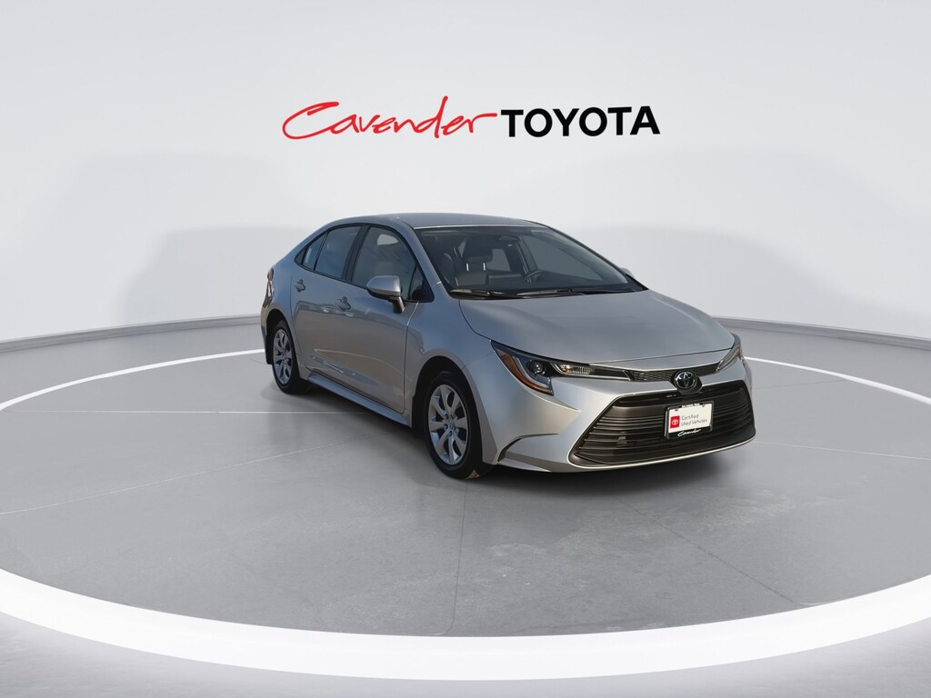 2025 Toyota Corolla LE photo 3