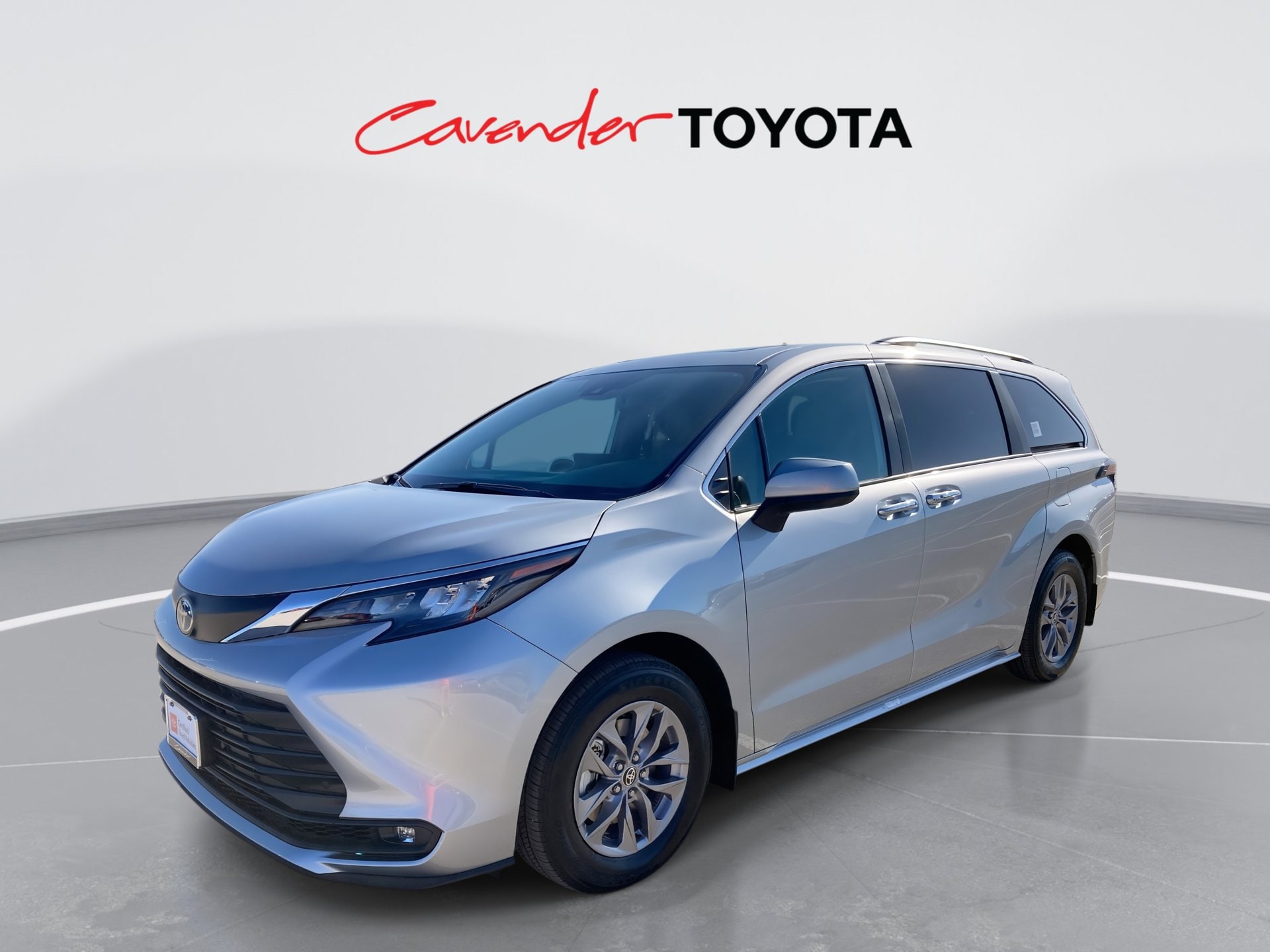 2025 Toyota Sienna XLE's photo