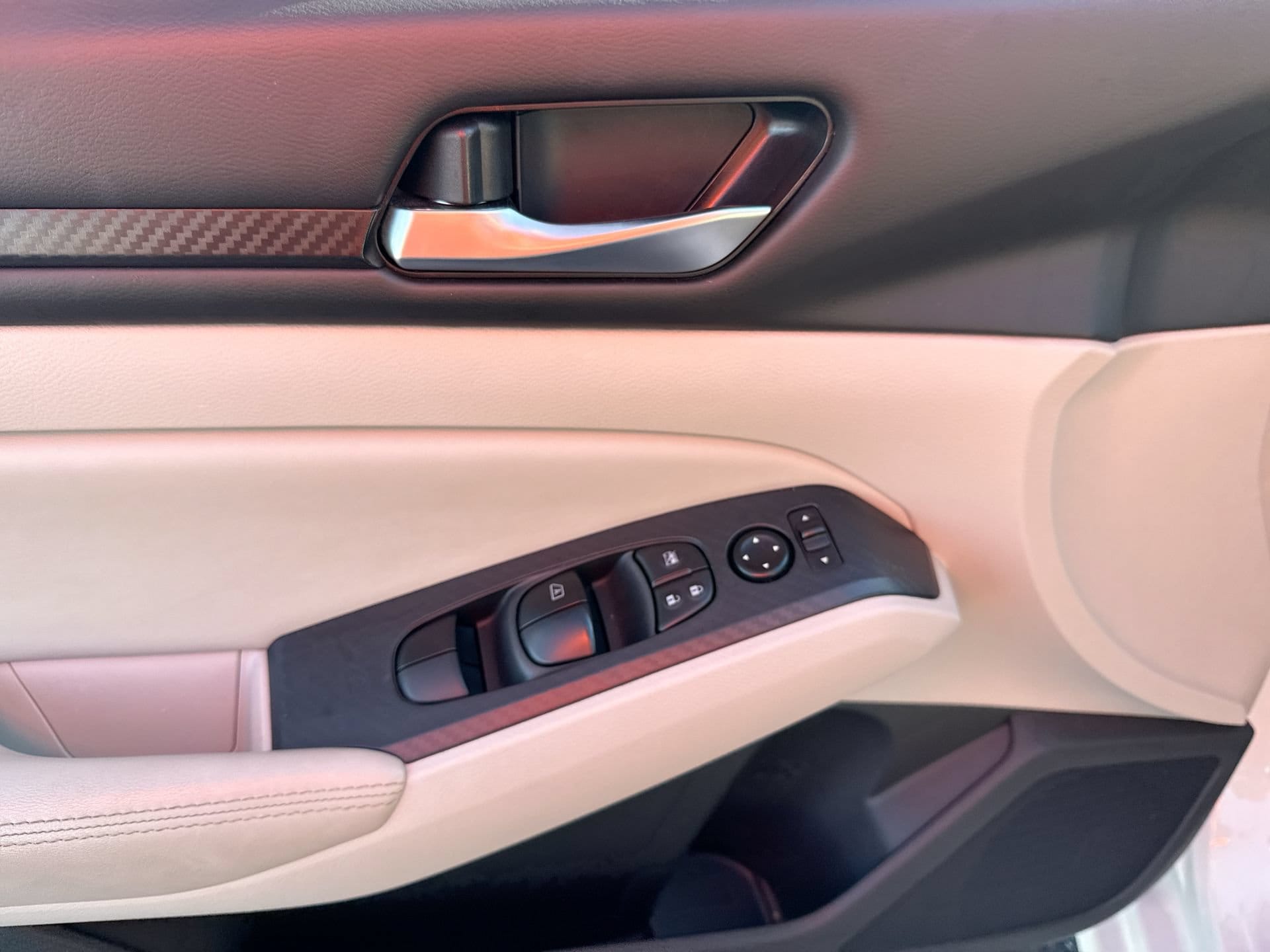 2025 Nissan Altima SV - Photo 15