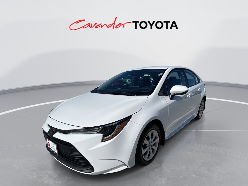 2026 Toyota Corolla LE photo 2