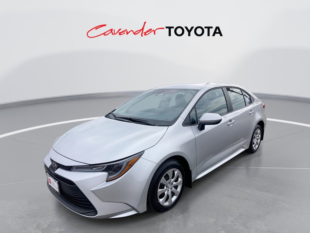 2026 Toyota Corolla LE photo 2