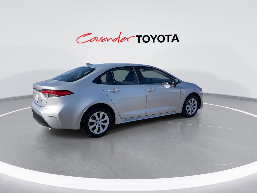 2025 Toyota Corolla LE photo 9