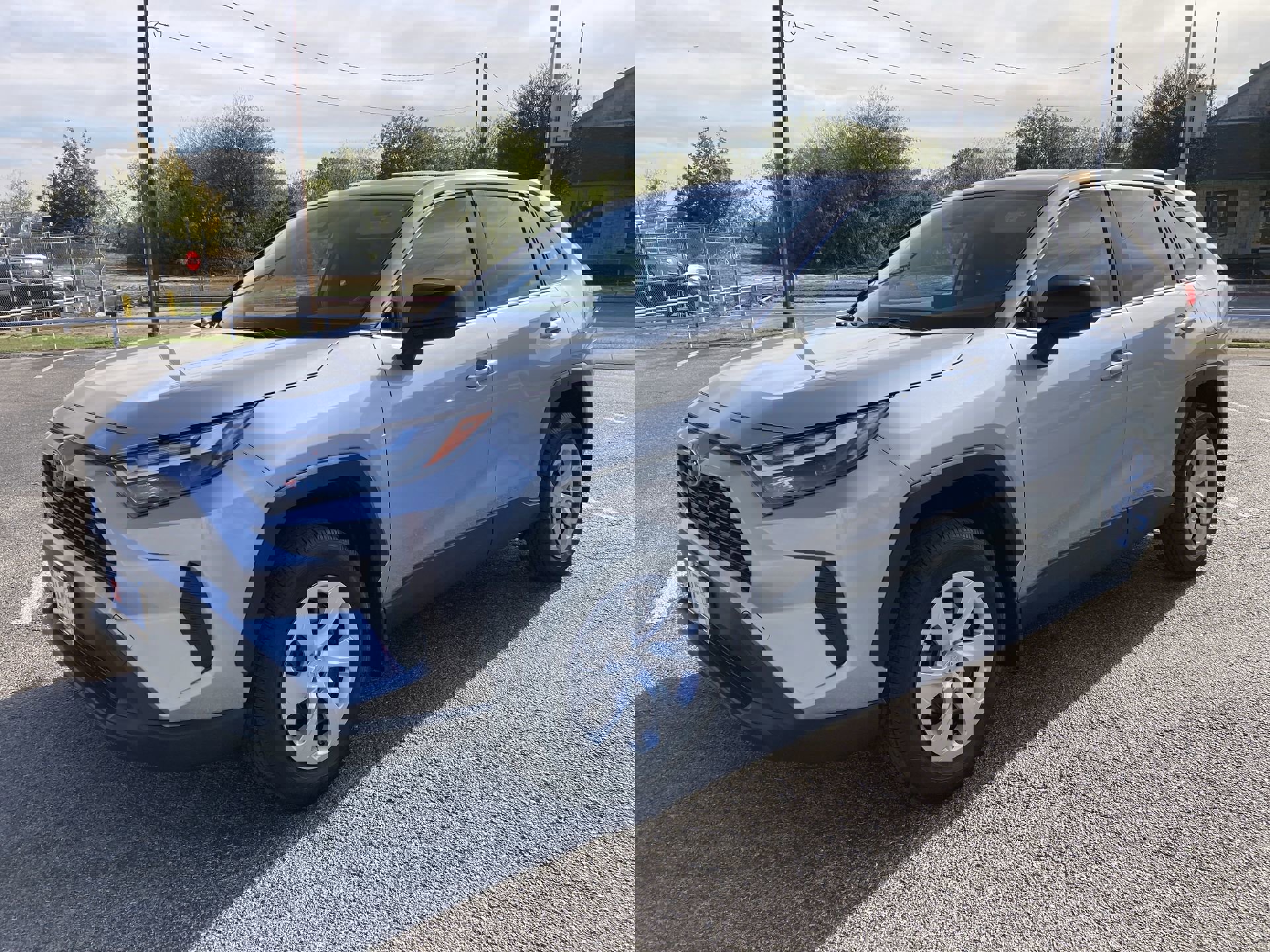 2025 Toyota RAV4 LE's photo