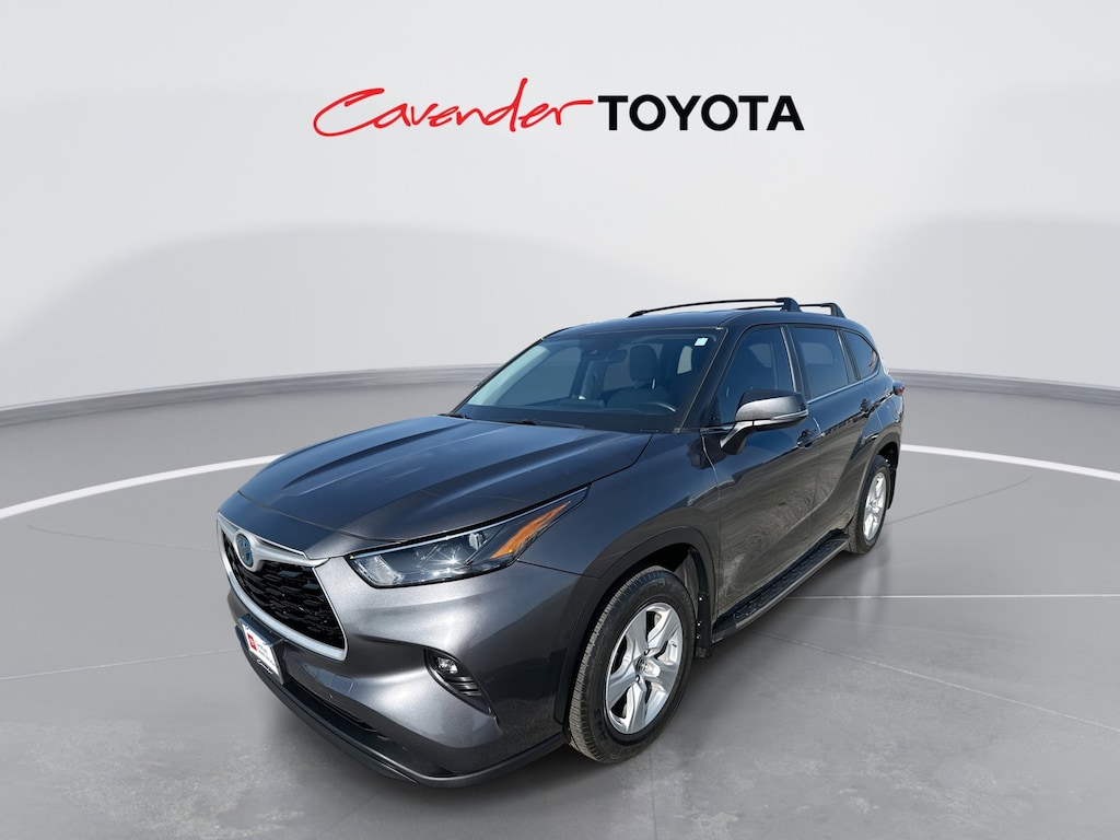 2024 Toyota Highlander Hybrid LE photo 2