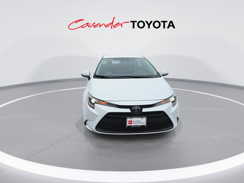 2026 Toyota Corolla LE photo 3