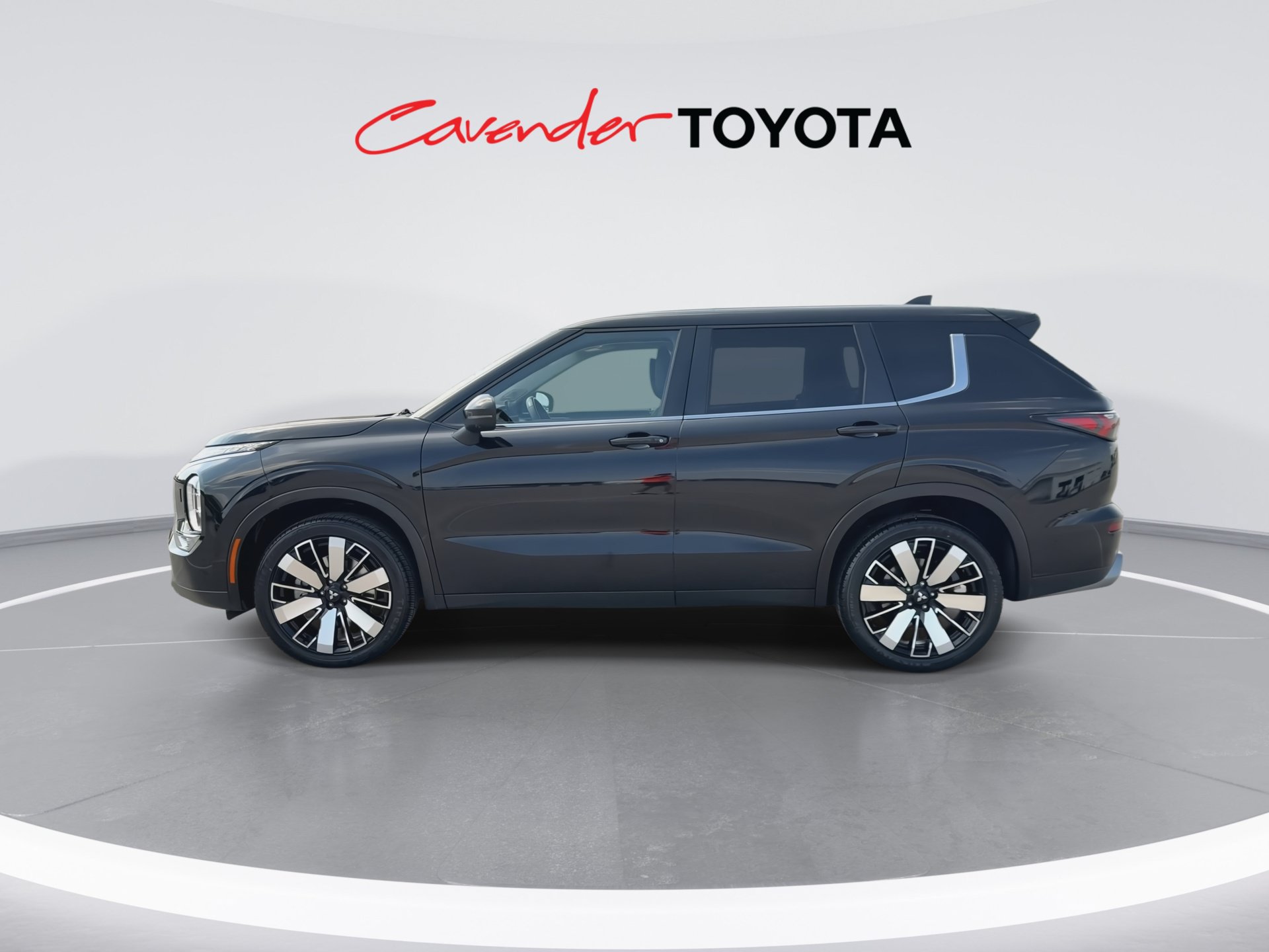 Used 2025 Mitsubishi Outlander SE SUV