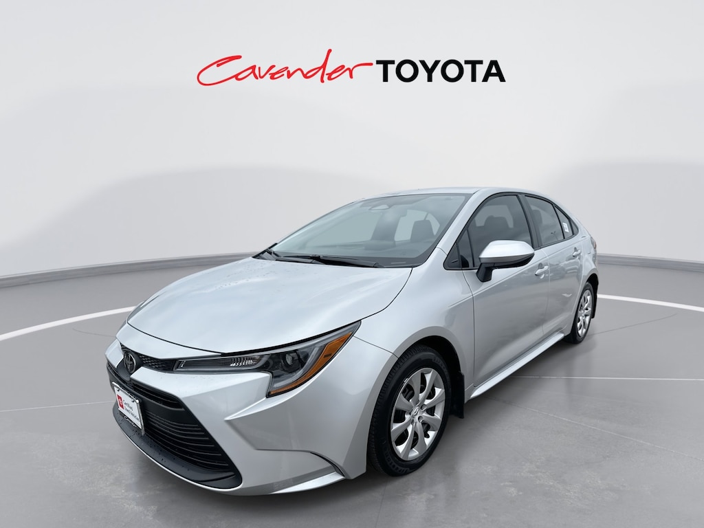 2026 Toyota Corolla LE photo 2