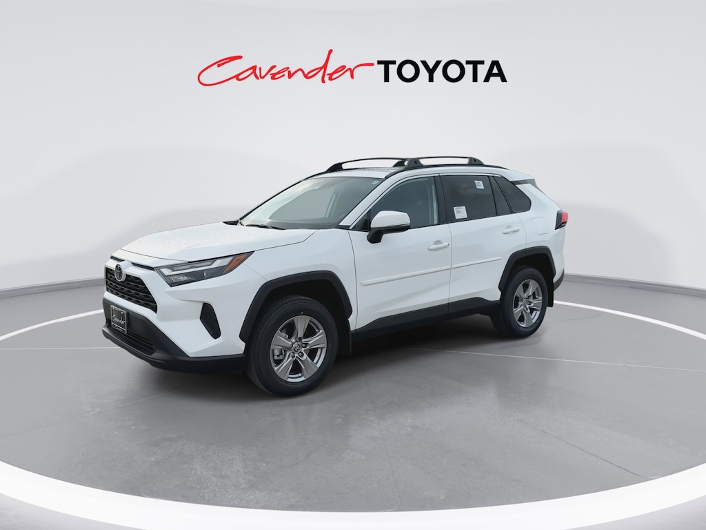 2025 Toyota RAV4 XLE photo 4