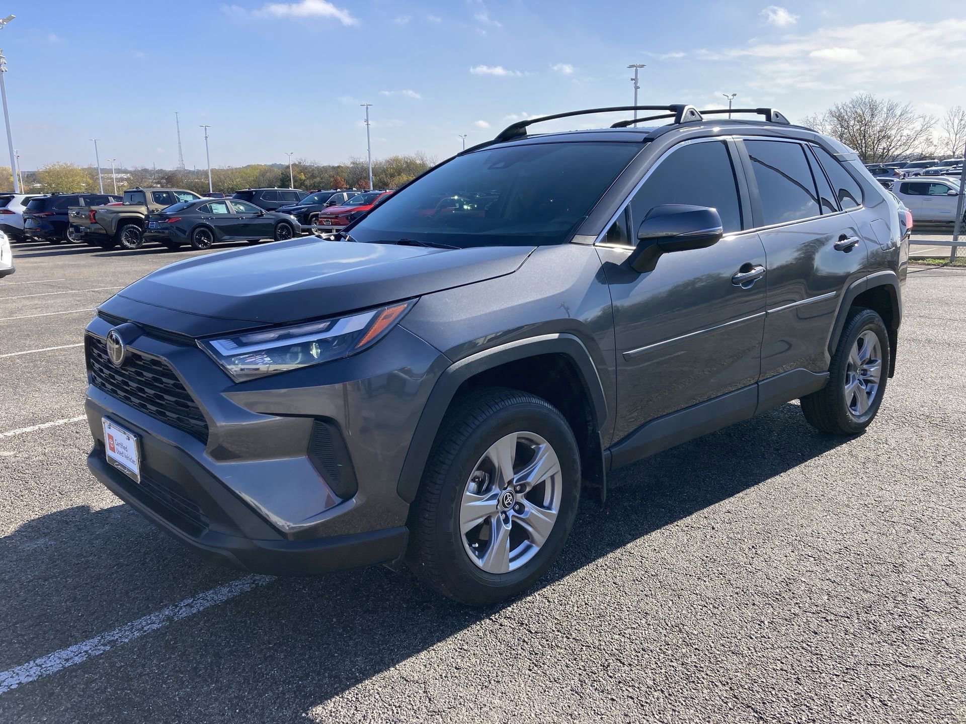 2025 Toyota RAV4 XLE's photo