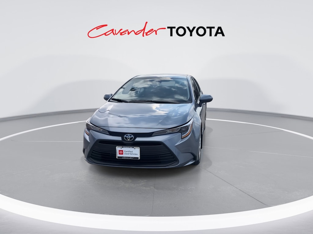 2026 Toyota Corolla LE photo 3