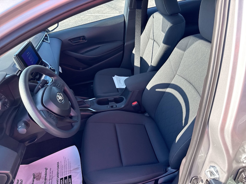 2025 Toyota Corolla LE photo 14