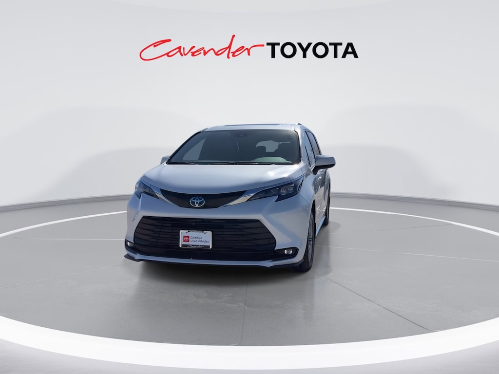 2025 Toyota Sienna XLE photo 4