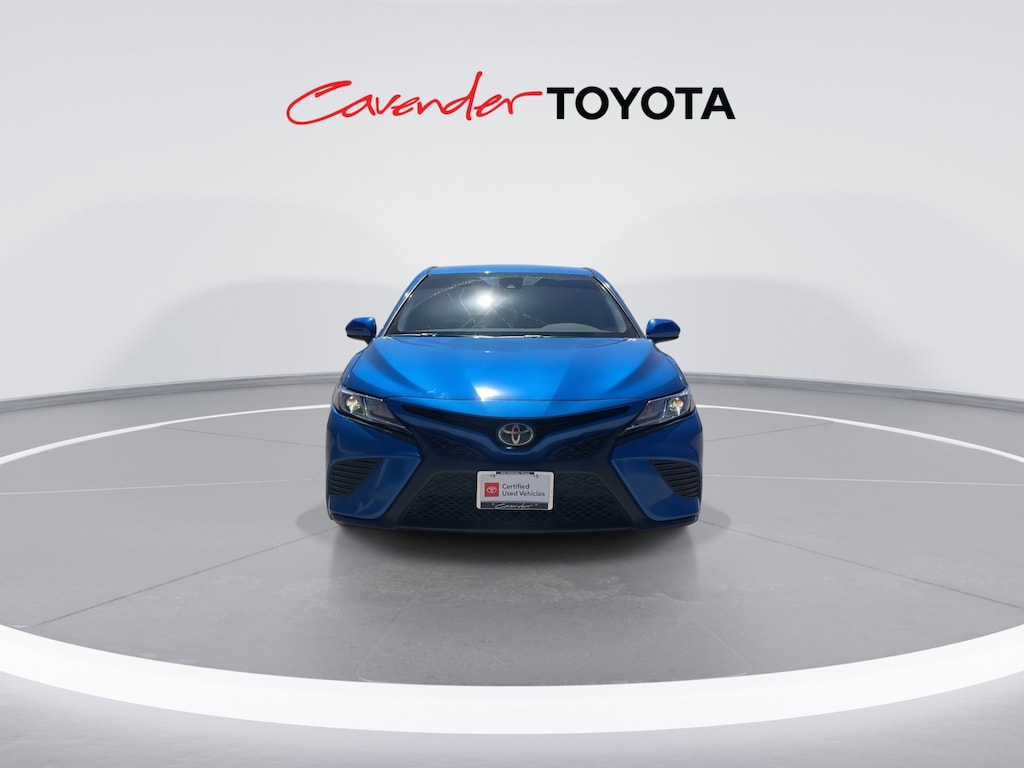 2020 Toyota Camry SE photo 3