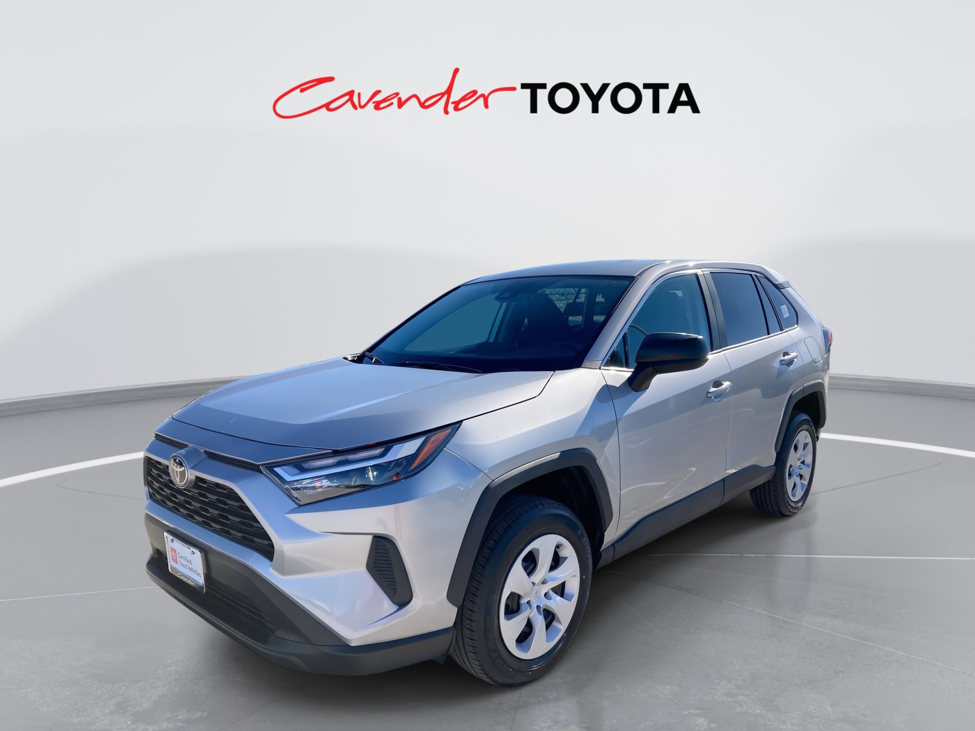 2025 Toyota RAV4 LE's photo