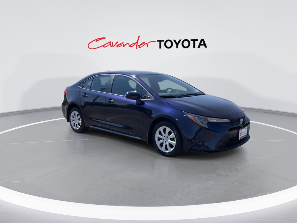 2025 Toyota Corolla LE photo 2