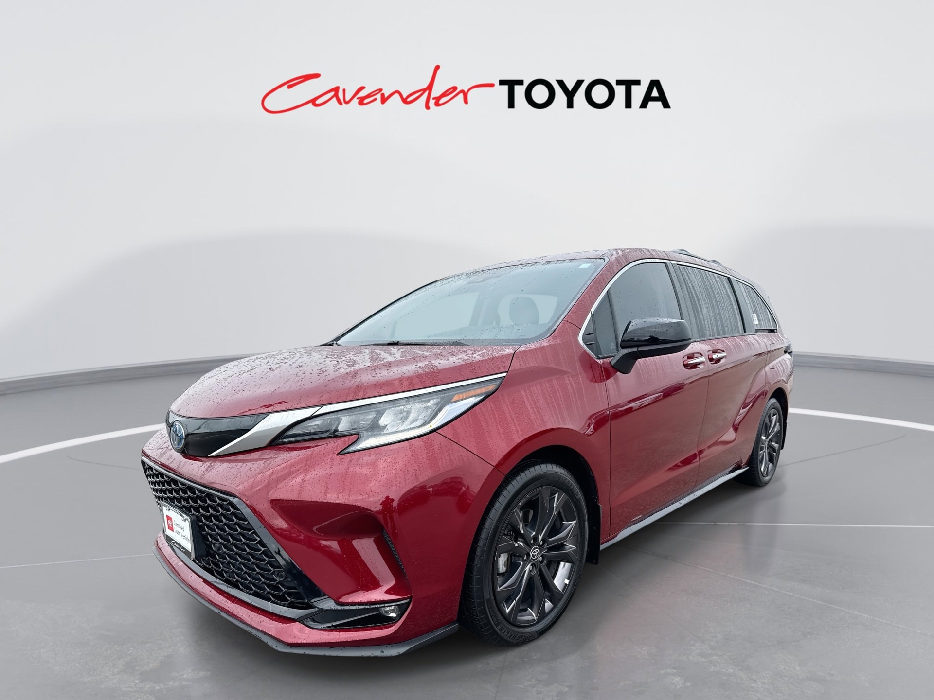 2024 Toyota Sienna XSE's photo
