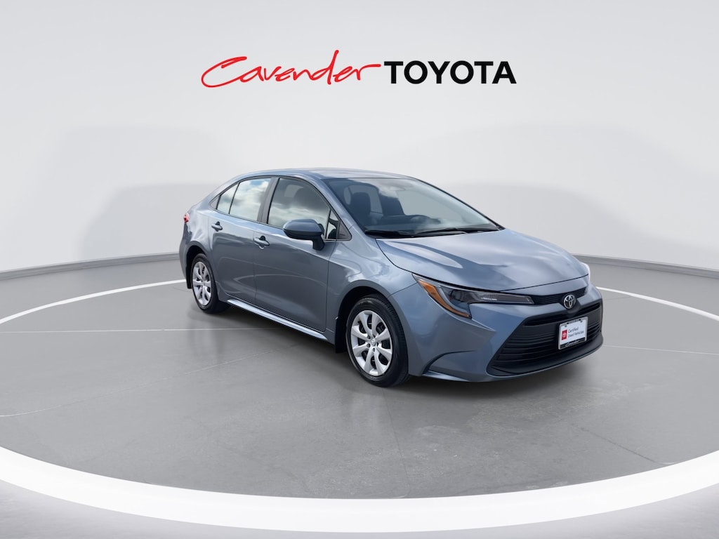 2026 Toyota Corolla LE photo 2