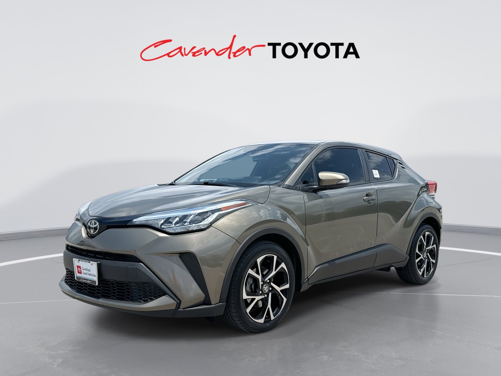 2021 Toyota C-HR XLE's photo