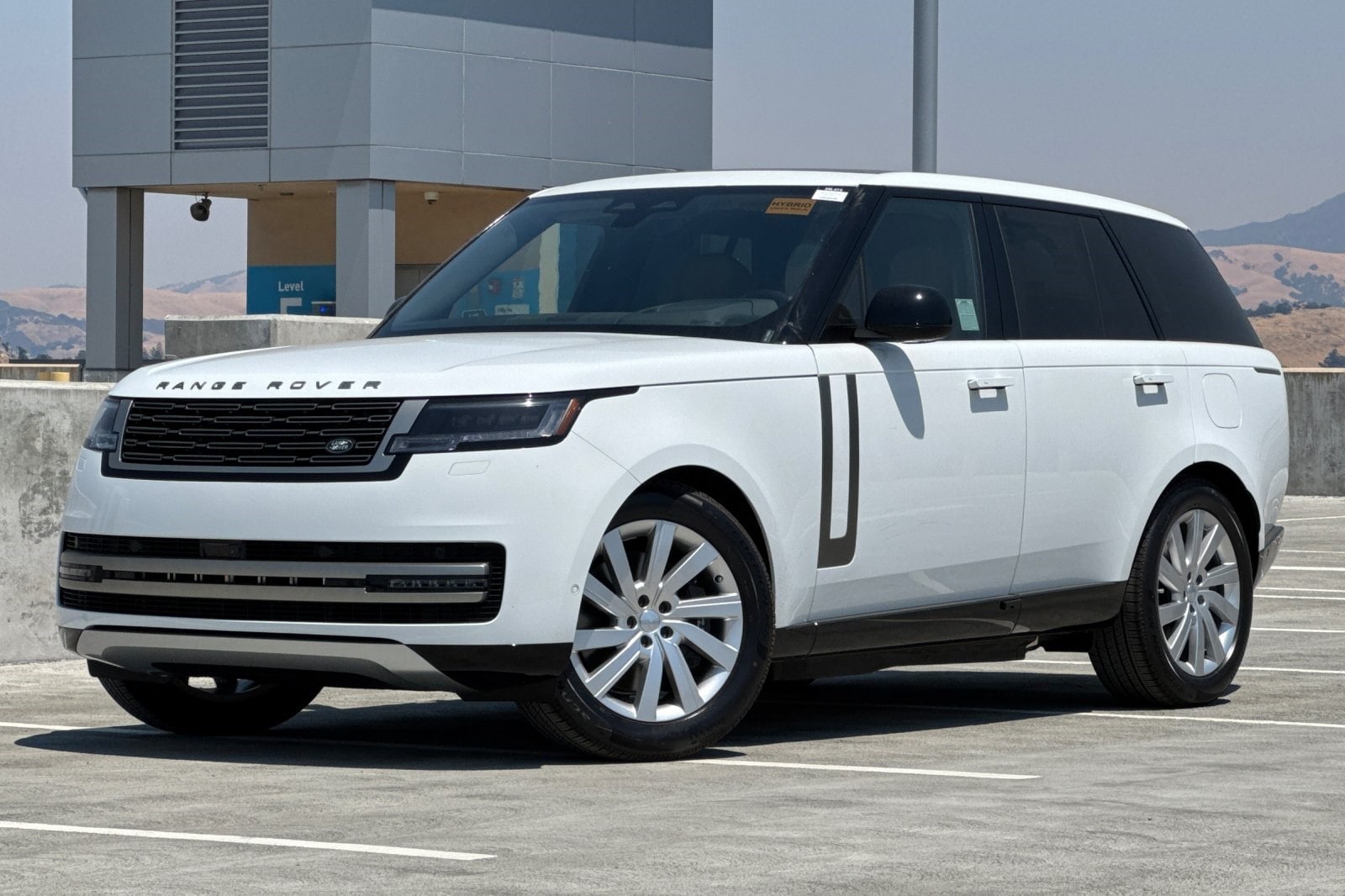 2025 Land Rover Range Rover SE's photo