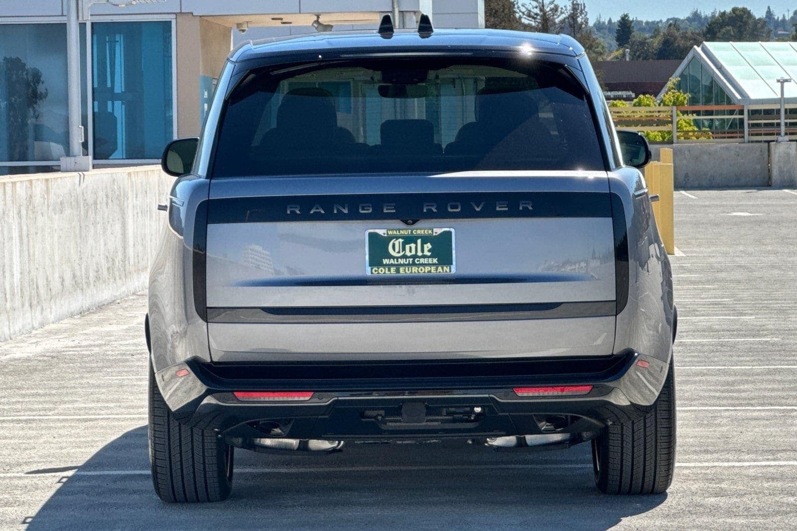 2025 Land Rover Range Rover SE photo 3