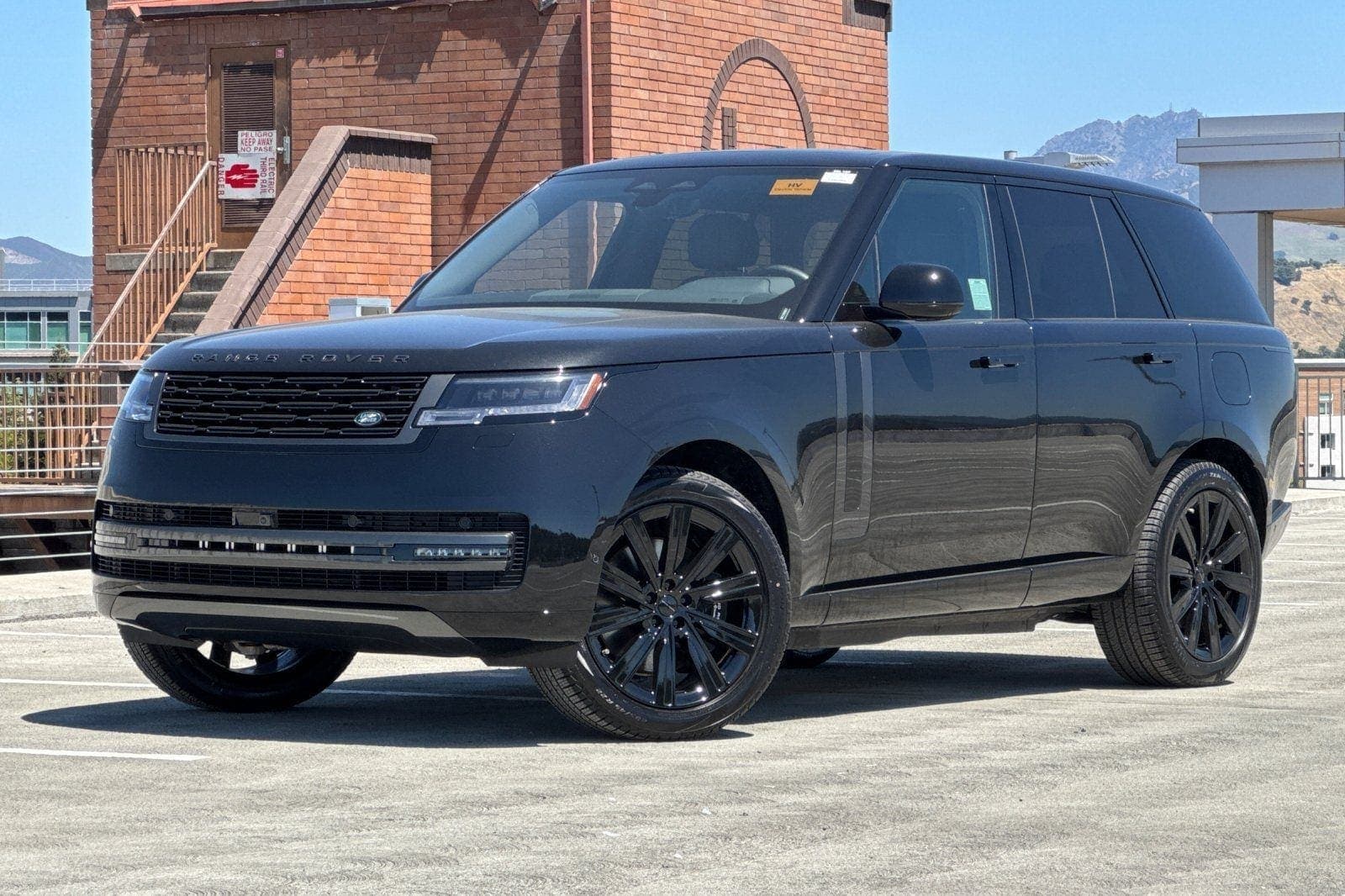 2026 Land Rover Range Rover 3.0 PHEV SE SWB's photo