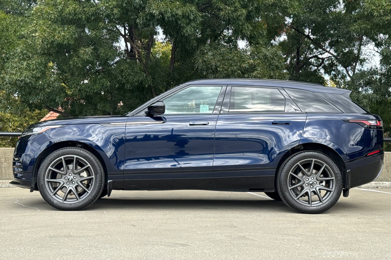 2022 Land Rover Range Rover Velar P250 R-Dynamic S photo 2