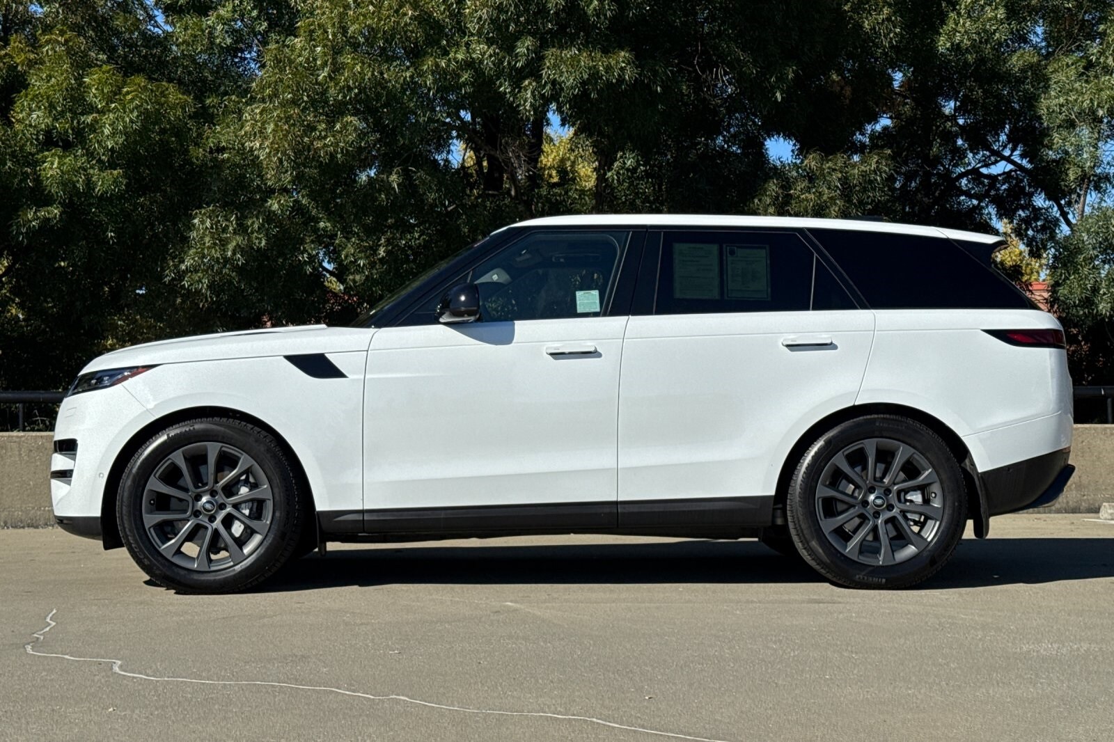 2025 Land Rover Range Rover Sport P360 S photo 2