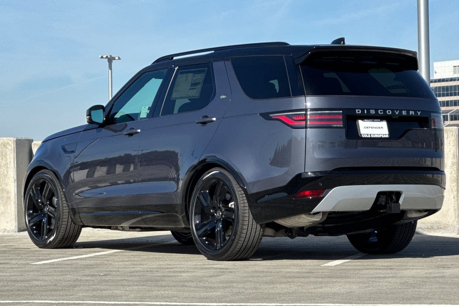 2026 Land Rover Discovery photo 3