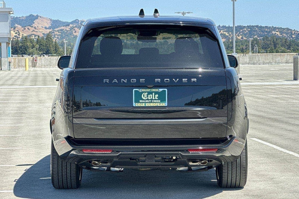 New 2025 Land Rover Range Rover SE SUV