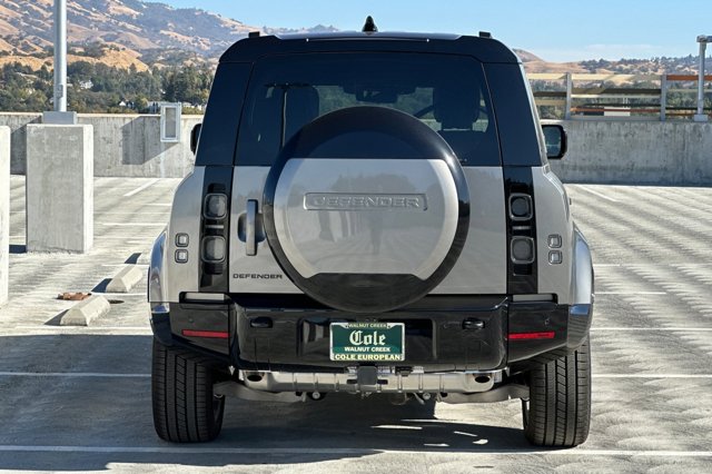 2024 Land Rover Defender 110 X photo 4