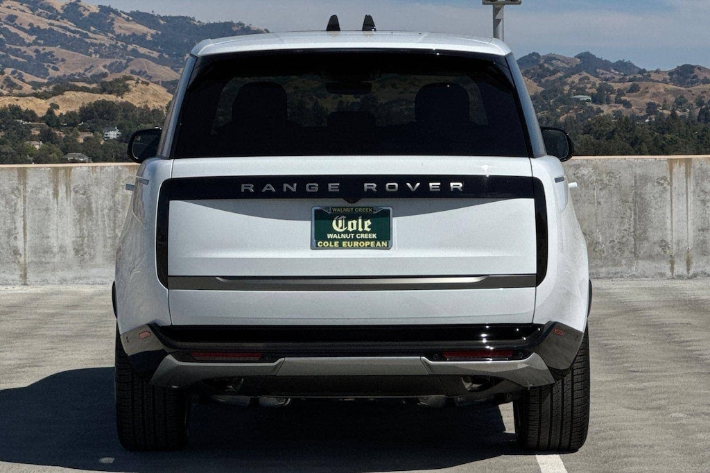 New 2025 Land Rover Range Rover SE SUV