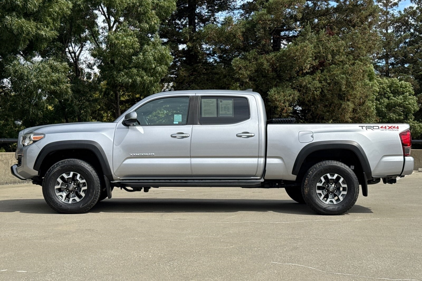 2019 Toyota Tacoma SR5 photo 2