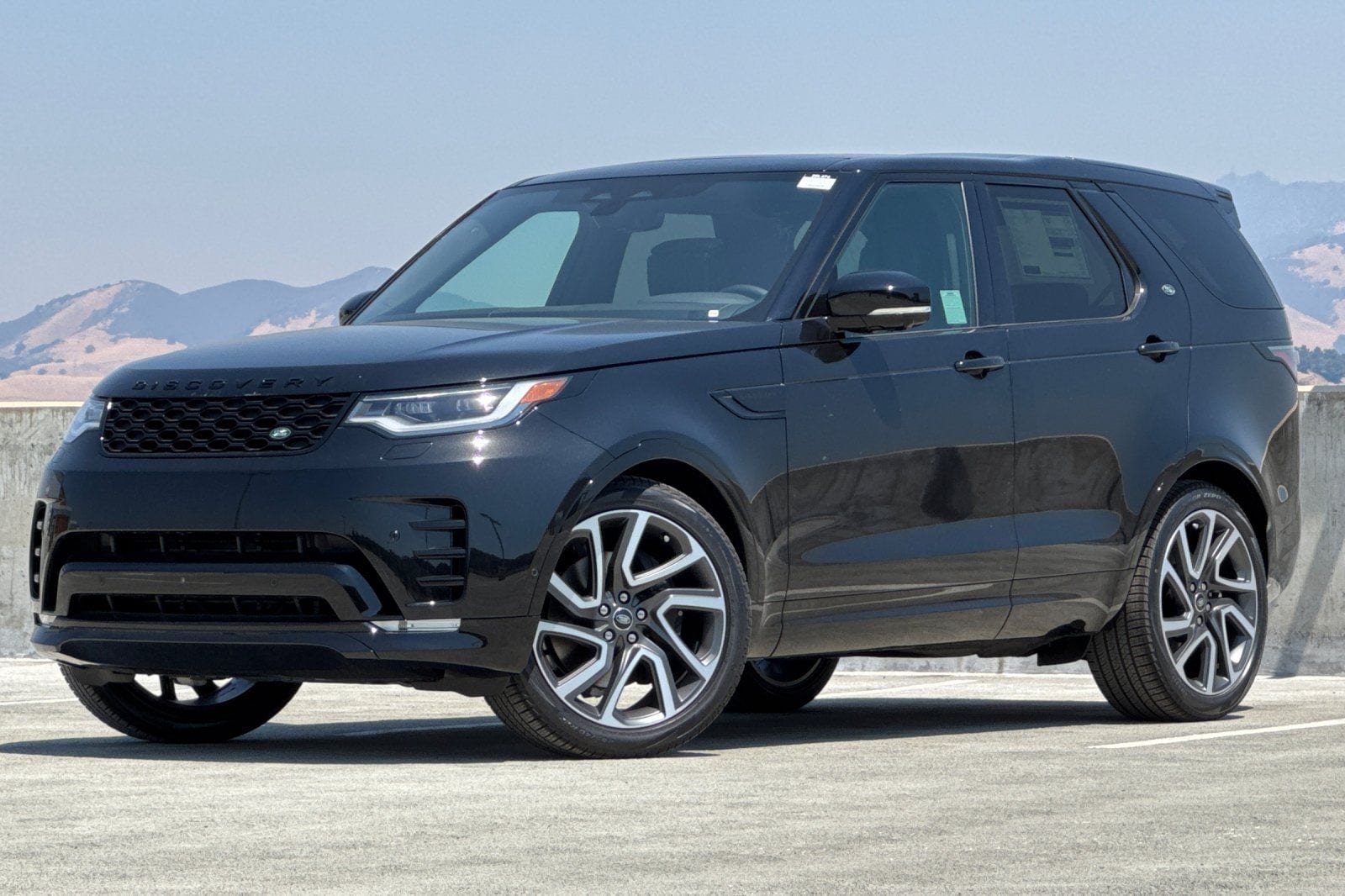 2025 Land Rover Discovery Dynamic SE