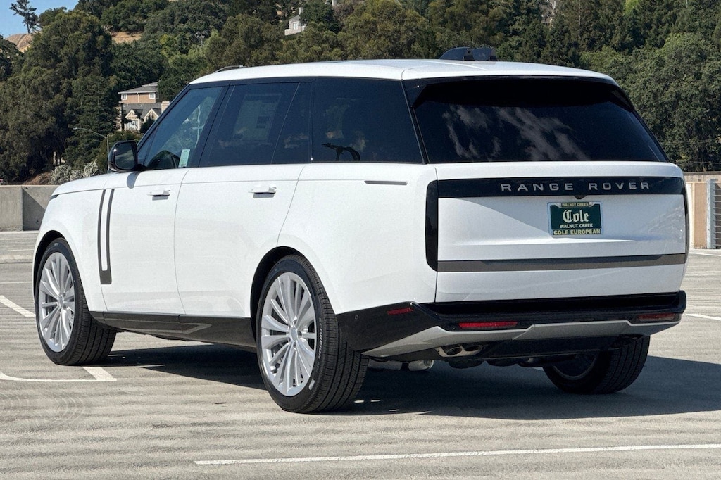 New 2025 Land Rover Range Rover SE LWB 530PS 7-Seats SUV