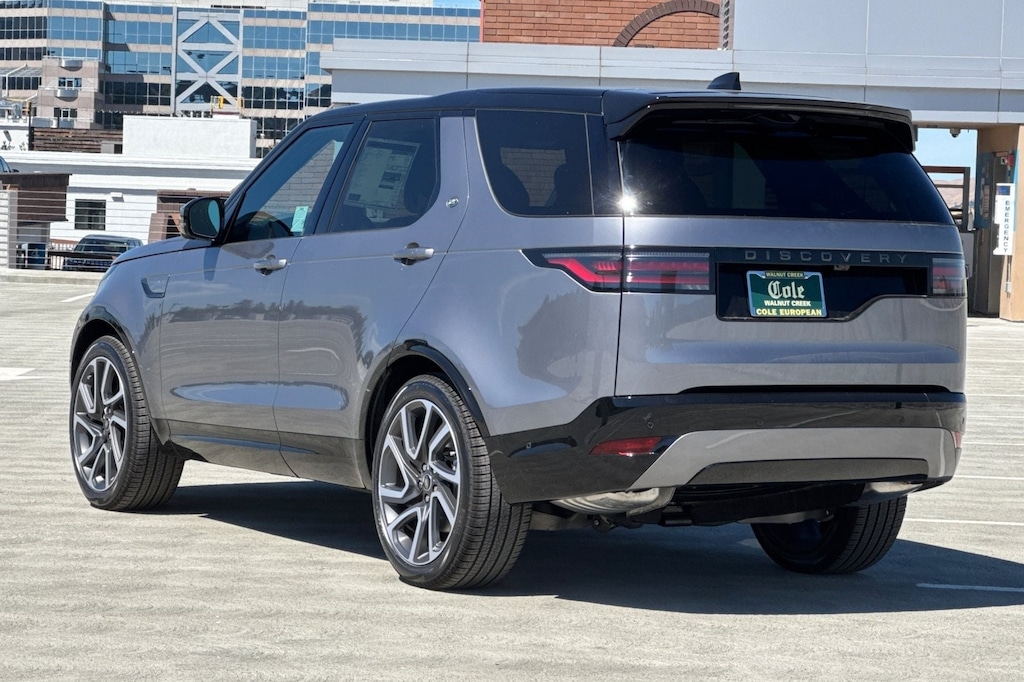 New 2025 Land Rover Discovery Dynamic SE SUV
