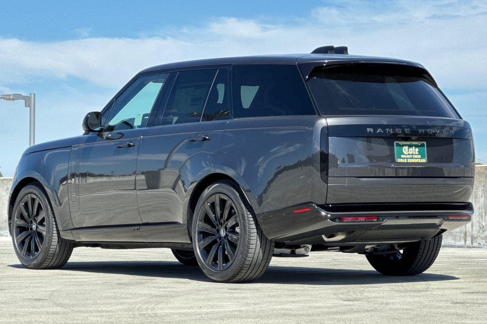 2025 Land Rover Range Rover SE photo 3