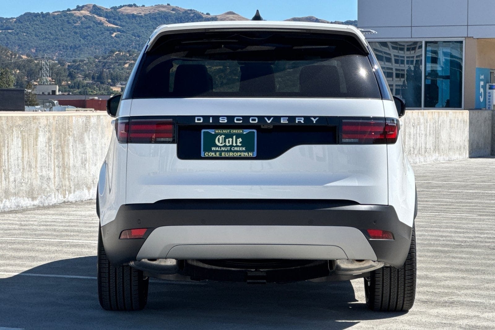 2025 Land Rover Discovery S photo 4