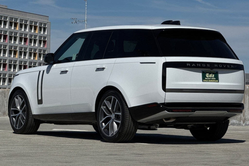 New 2025 Land Rover Range Rover SE SUV